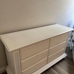 Dresser / Changing Table 