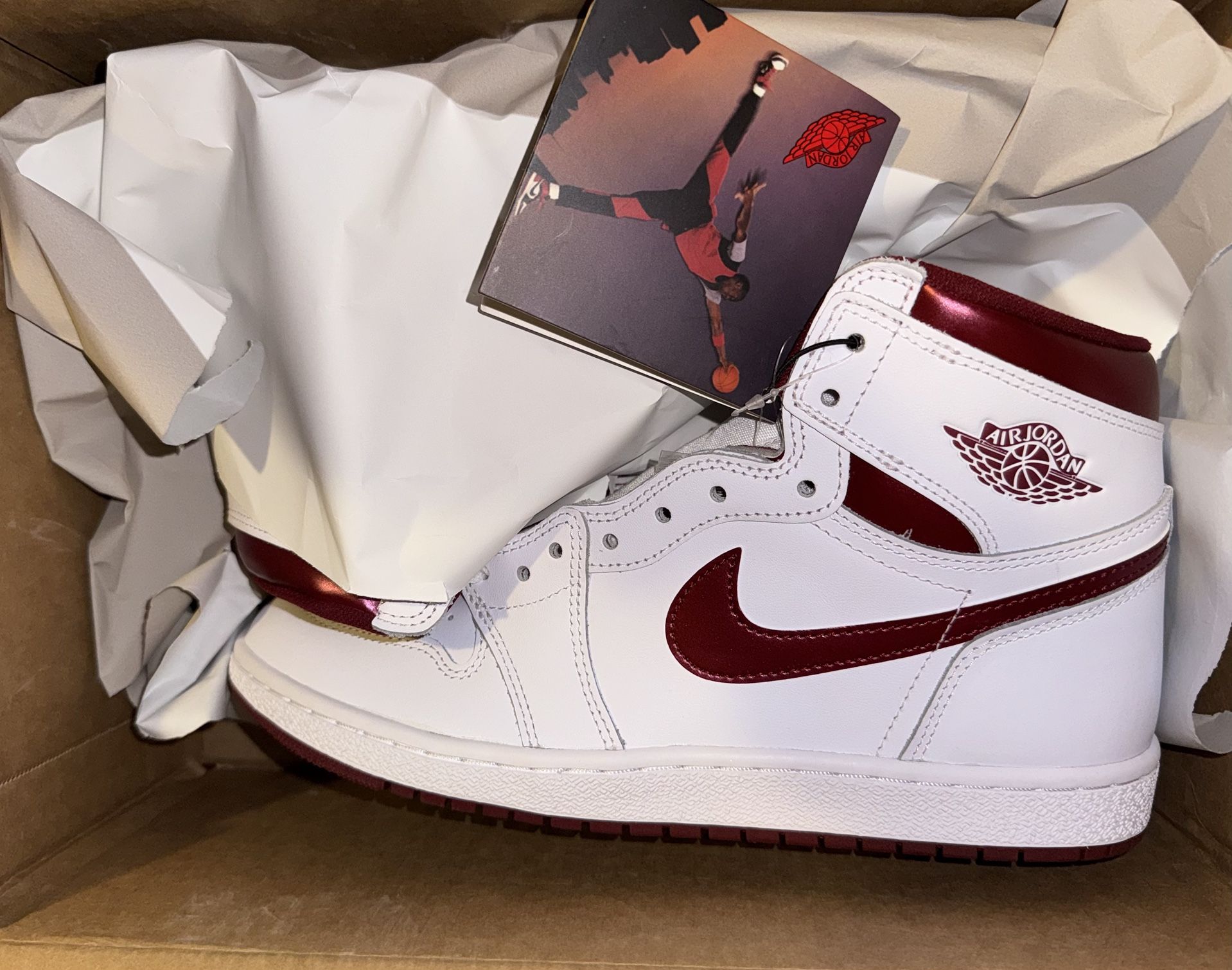 Jordan Metro Metallic Red Size