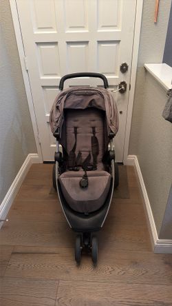 Britax B-Lively jogging stroller