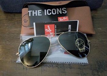 Ray-Ban Aviator Sunglasses with Case
