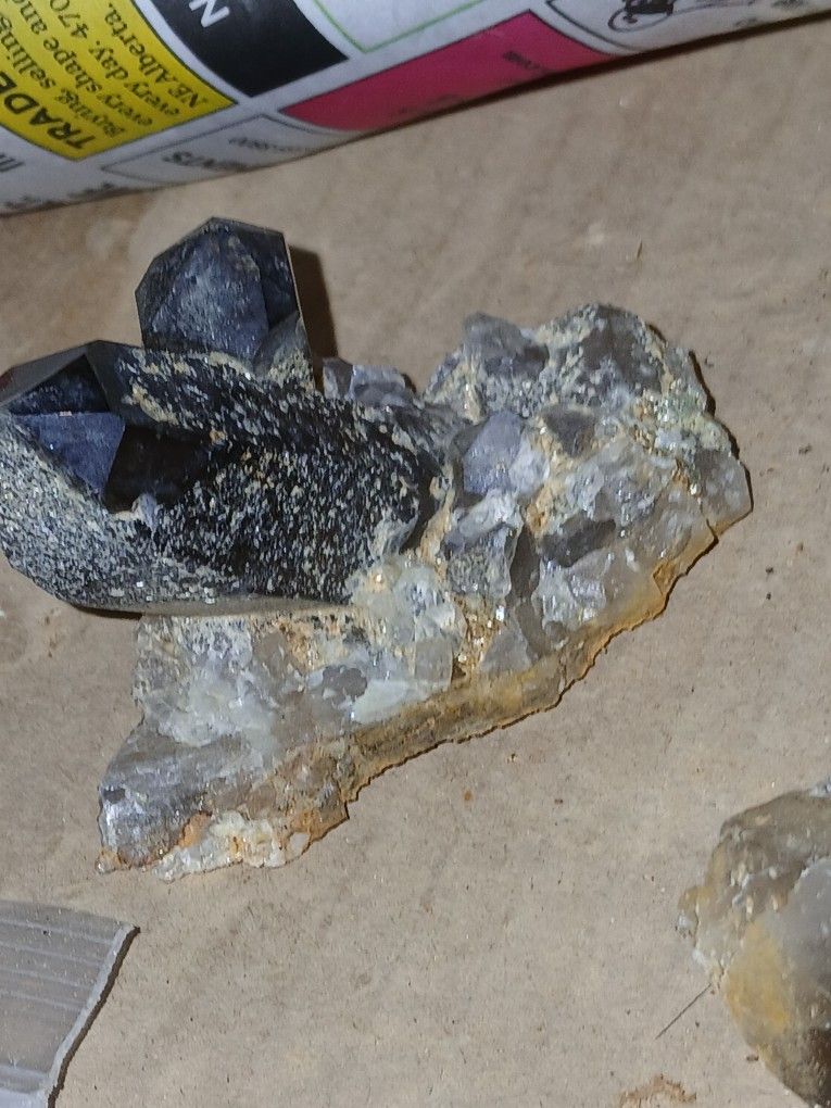 Raw Quartz Crystal Gold Ore Mineral Deposits
