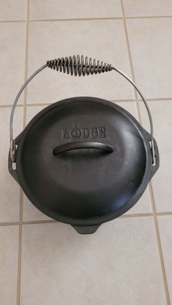 Lodge 5 quart cast iron Dutch Oven