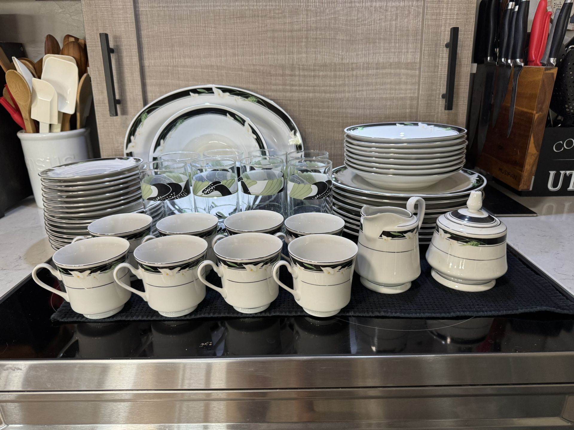 CHINA   Majesty Black Fantasy Collection    54 Pieces 