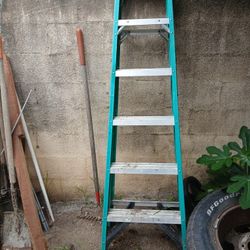 ESCALERA DE PIES 7 BUENAS CONDITION