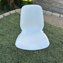 4 White IKEA LEIFARNE Chairs W/ Metal Broringe Legs