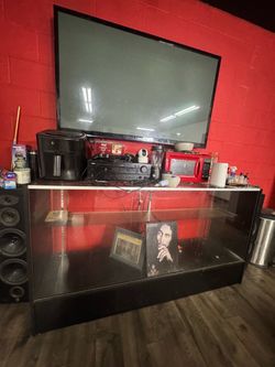 COUCH / ENTERTAINMENT CENTER