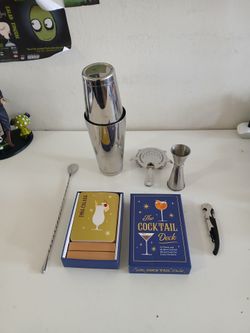 First come first pick up!
Bartender Kit for Only 30 dollars (all cost 120 dollars).
Included 52 cocktails cards to learn how to make all the cocktails
