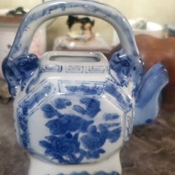 Small Chinese  Teapot 