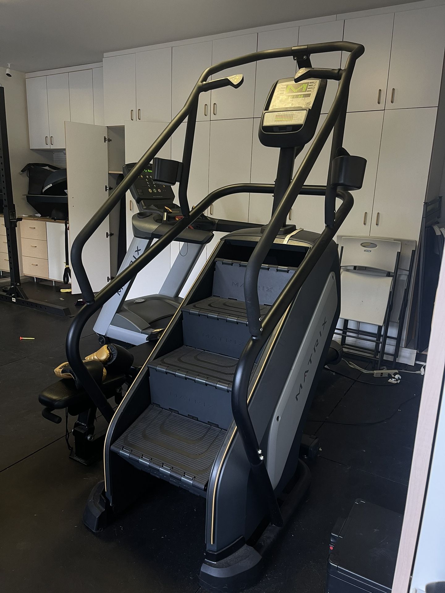 Stair stepper machine