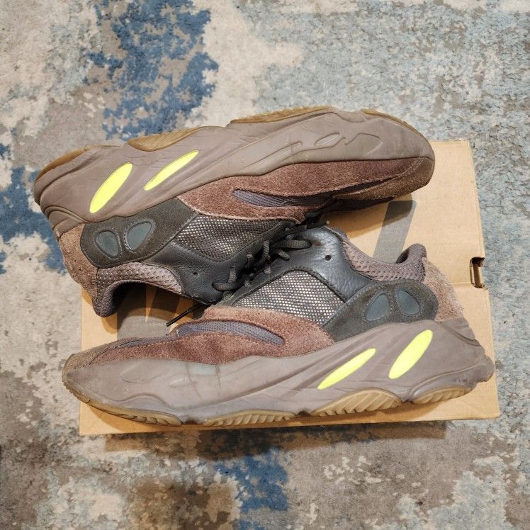 Yeezy 700 Mauve