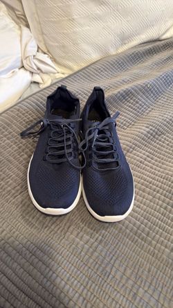 New women’s APL navy Techloom Breeze running shoes size 10