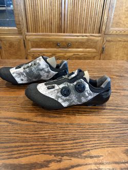 Santic Cycling Shoes w/ Dial Closure – Size 7 (EU 41) – Road/Gravel