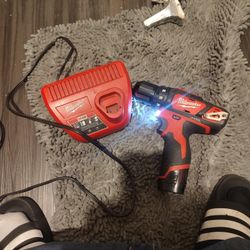 Milwaukee 12 V Cordless Drill With Battery And Charging Station 50$