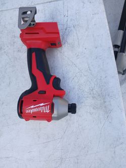 impacto Milwaukke 18v Brushless de tres belosidades solo herramienta