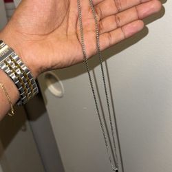 Y2K Silver Cross Necklace – Minimal Streetwear Chain