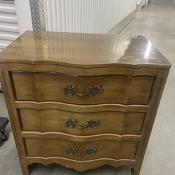 Vintage Irwin French Provincial 3-Drawer Chest – Solid Wood – 32”
