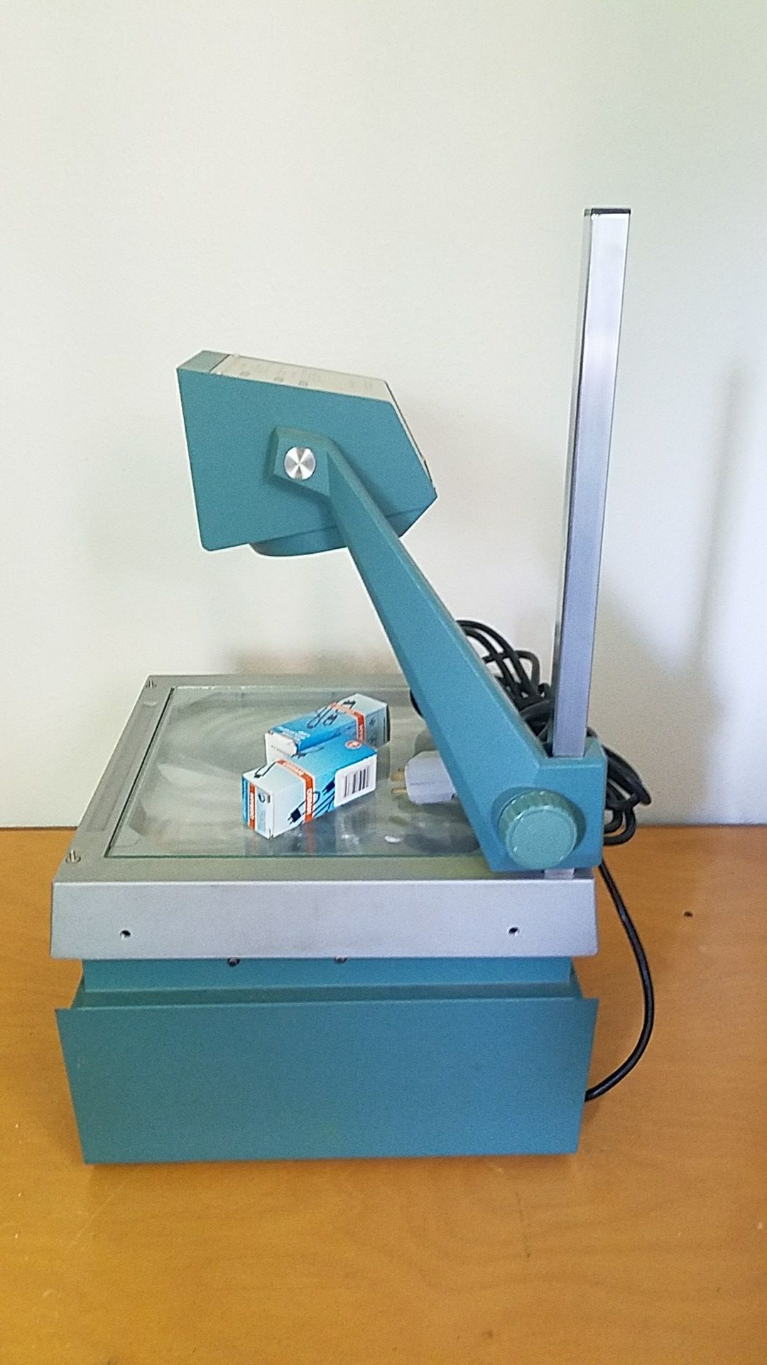 Bell & Howell 301 B Overhead Projector for Sale in Lynnwood, WA OfferUp