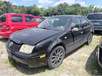 2003 VOLKSWAGEN JETTA IN FOR PARTS!