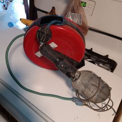 Hanging Retractable Cord Light 