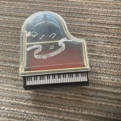 Piano musical jewelry box? Small $5 Everson 