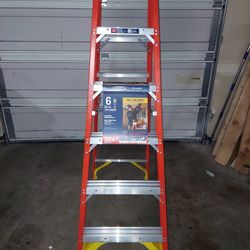 Werner NXT1A 6-ft ( 10-ft Reach Height ) Fiberglass Type 1A - 300 lbs. Load Capacity Step ladder