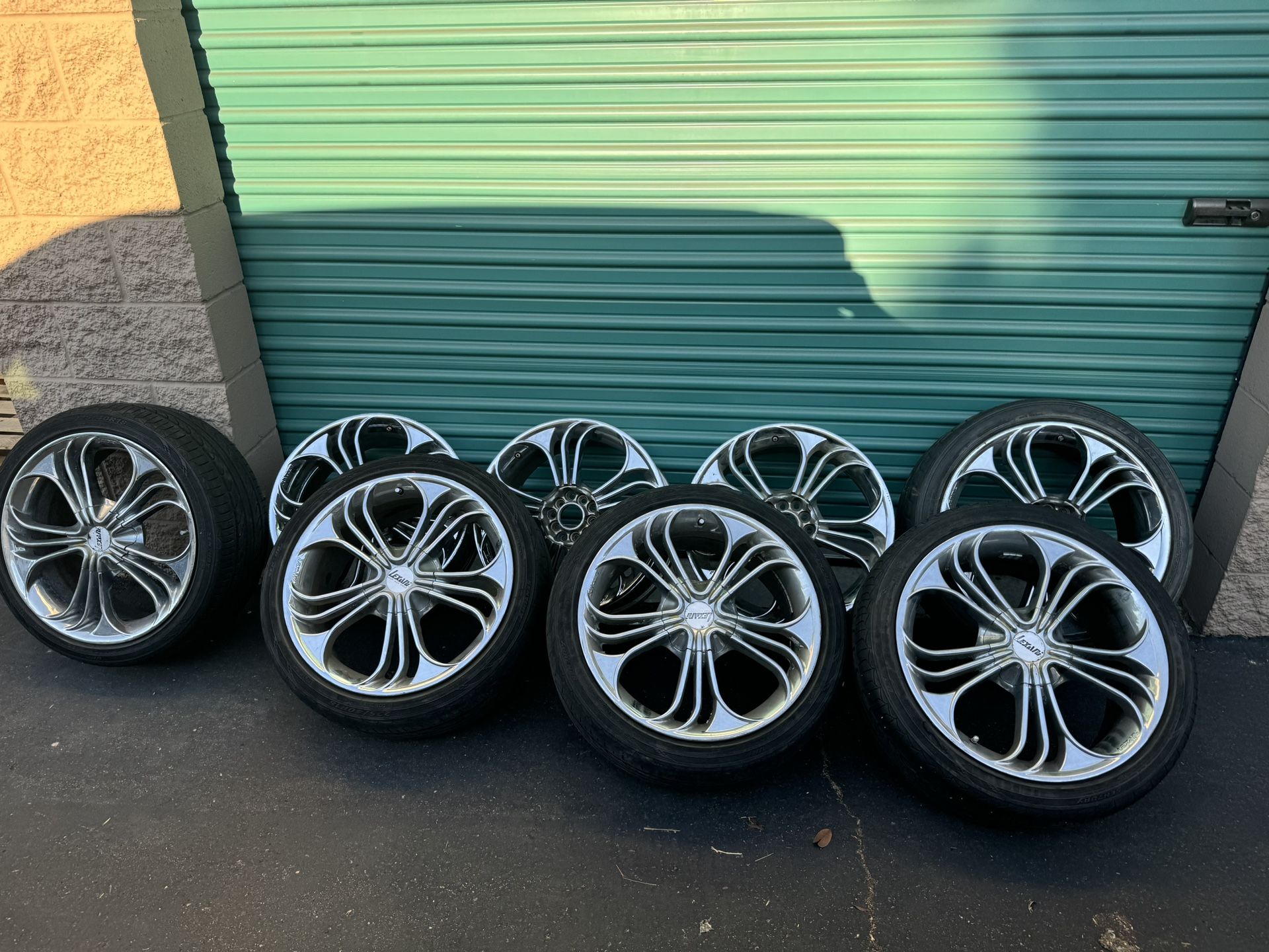Universal 18 Lexani Rims 5 lug