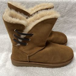 Women’s Uggs size 8