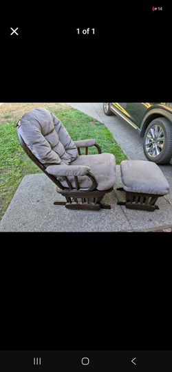 GOOD CONDITION GLIDER CHAIR / W OTTOMAN
