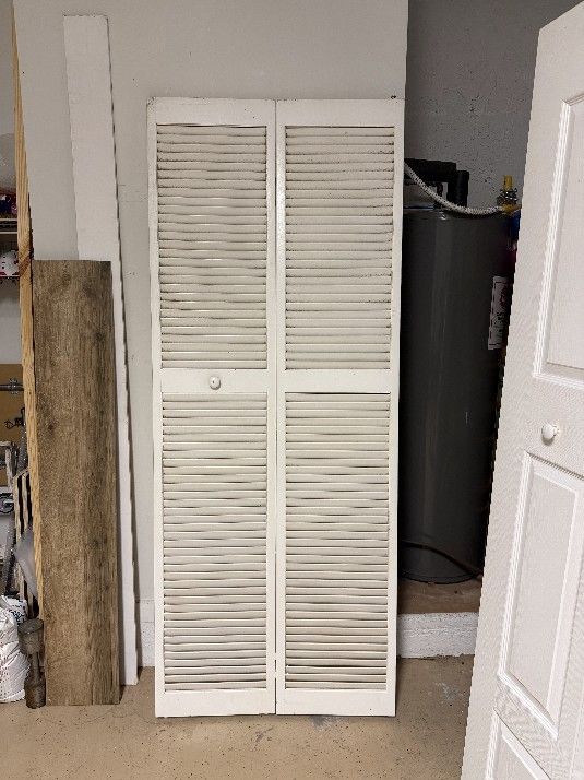 Bifold Door 31 1/2 in. W x 79 in. H