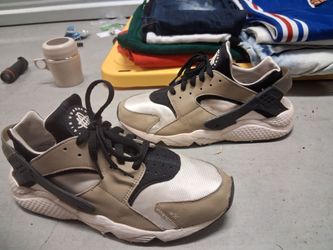 Nike Harrachi's