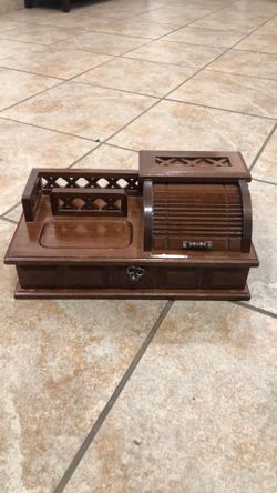 VINTAGE men’s Vallet Jewelry Box ( wood  12.5”L.   6.5”D.   5.5” H)