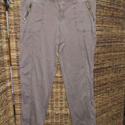 Sonoma Mid Rise Straight Khaki Pants Women's 14 Elastic Sides Comfort  Waistband Excellent Condition!! **Bundle and save with combined shipping**  for Sale in Yorktown, VA - OfferUp