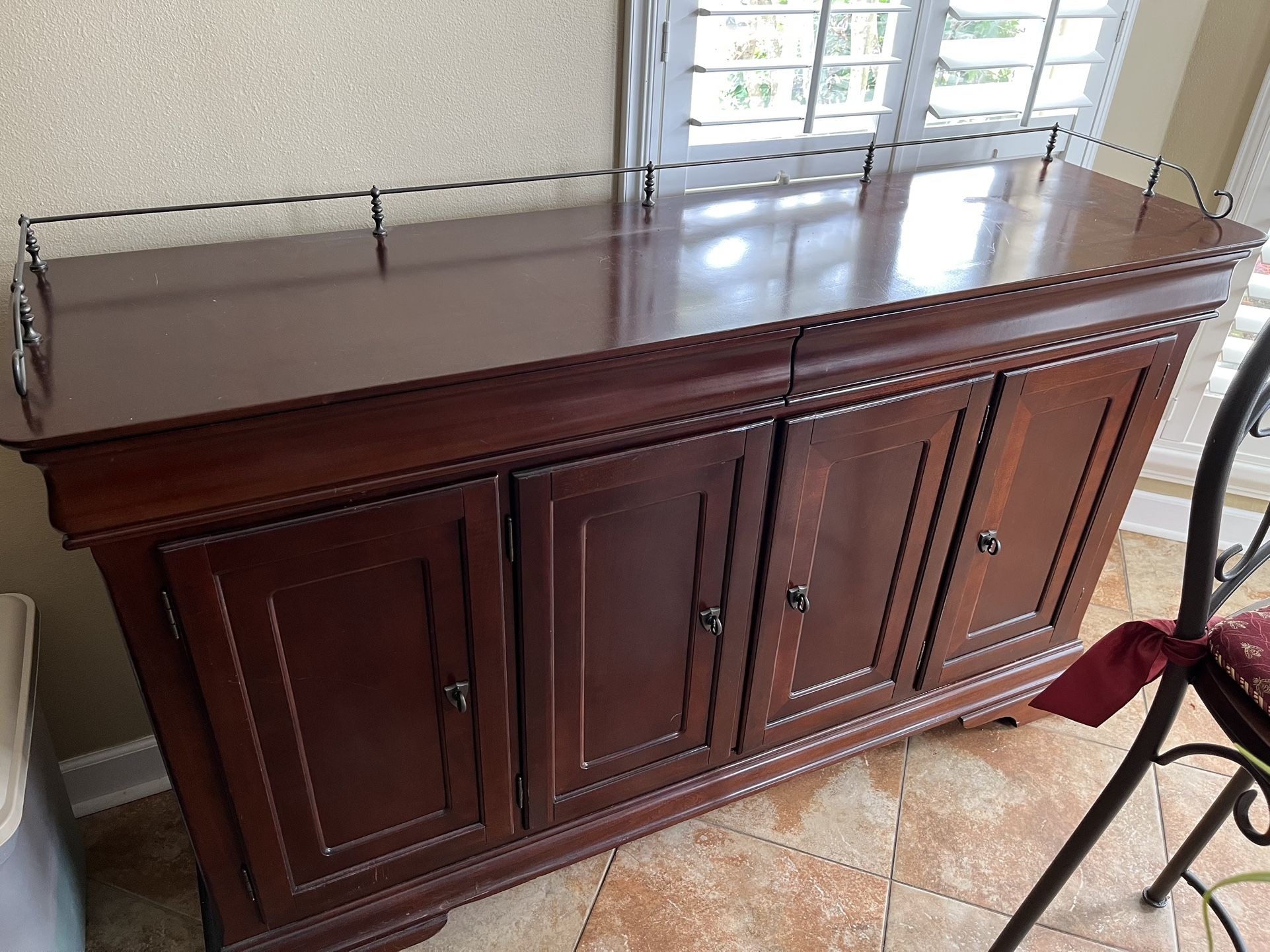 Wooden Hutch With 2 Drawers And 4 Doors With Shelving