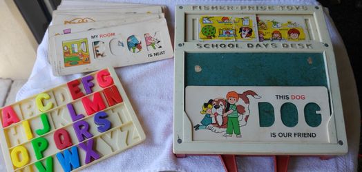 VINTAGE FISHER PRICE SCHOOL DAYS DESK