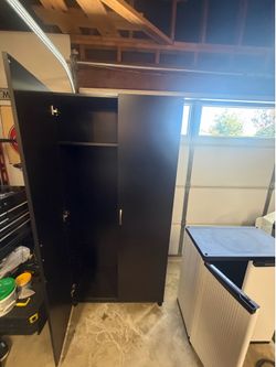 Storage cabinet
