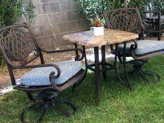 Patio or porch set  (READ DESCRIPTION )