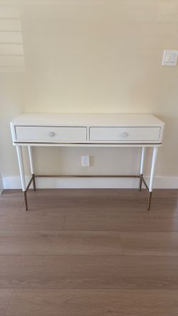 Beautiful brand new desk