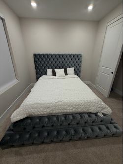 QUEEN SZ BED FRAME & MATTRESS included