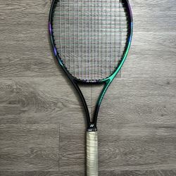 Yonex Vcore Pro 100 (300g) | Gripsize 4 1/4 | Excellent Condition