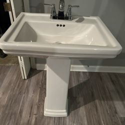 Pedestal sink And Faucet 