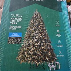 7.5ft Pre-Lit Christmas Tree