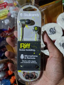 Skullcandy earbuds