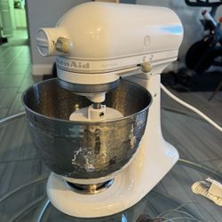 KitchenAid Artisan Stand Mixer – Excellent Condition – Attachments Included