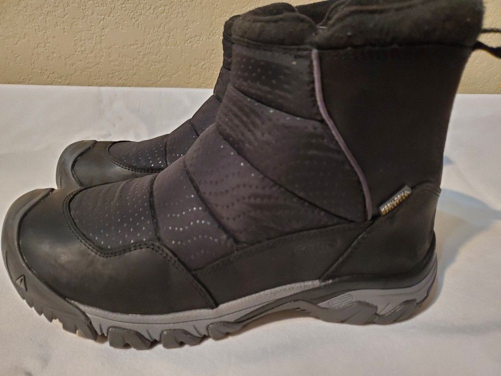 KEEN Waterproof Women Boots Size 9