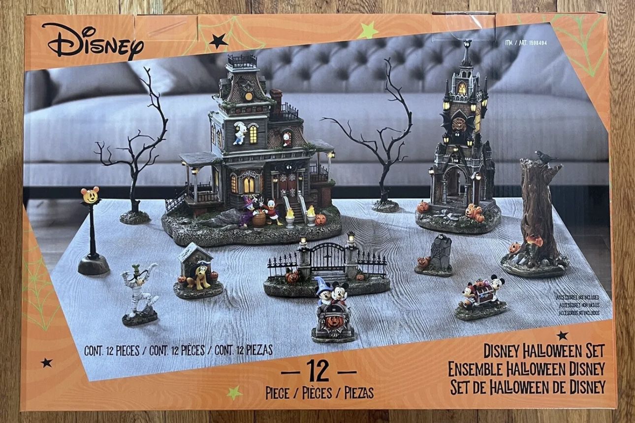 Disney Halloween Set Village Haunted House 12 Piece Ensemble Mickey, Goofy  - NEW