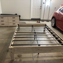 Ashley’s Furniture Two-Piece Queen Bedroom Dresser Set