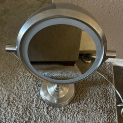 Lighted magnified vanity make up mirror