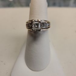 18k White Gold Rings 8 Grams Size 7 If You Are Interested Ask For Maribel Thank You 😊 
