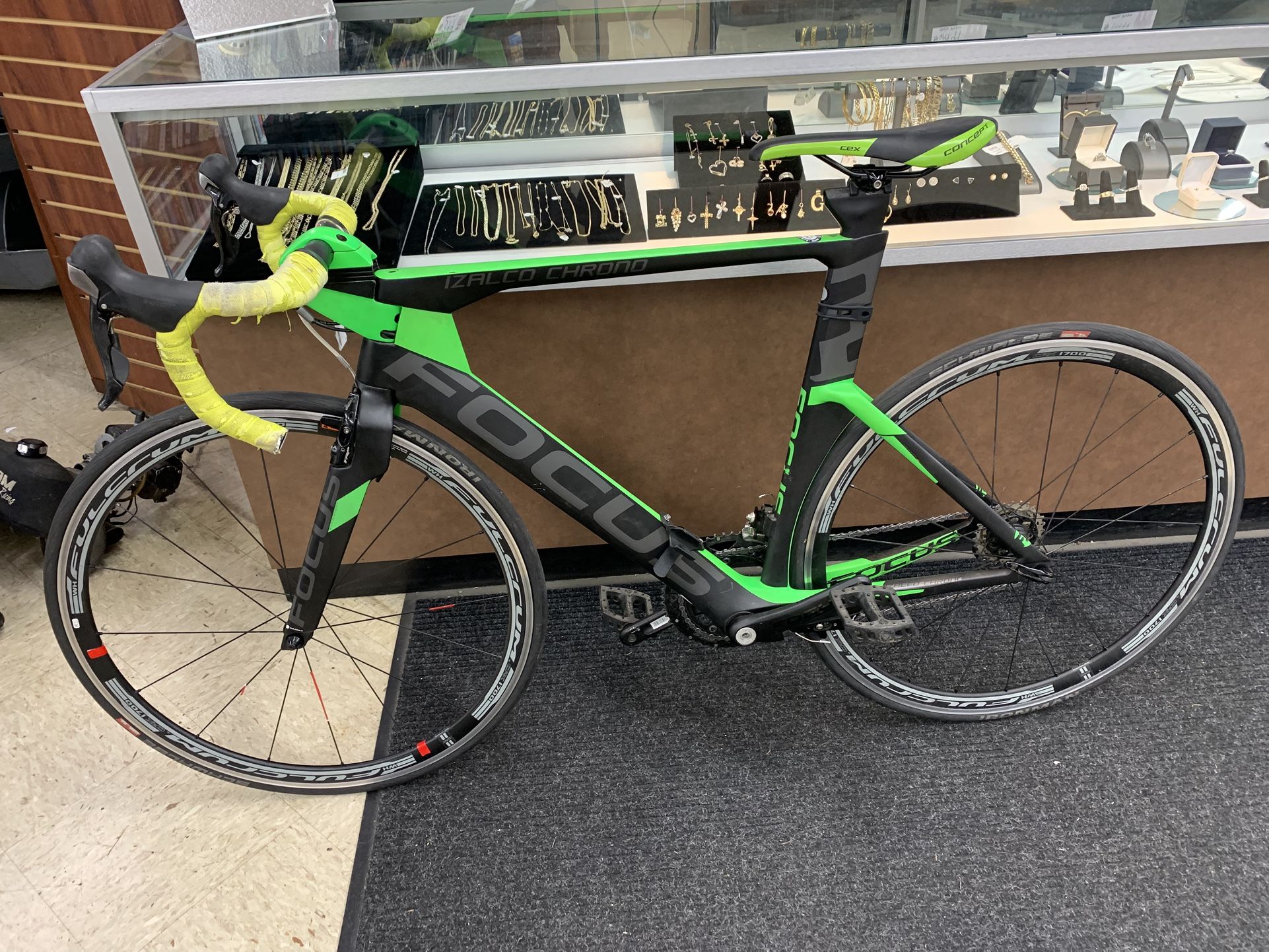 2015 Focus Izalco Chrono Carbon Road Bike L Frame