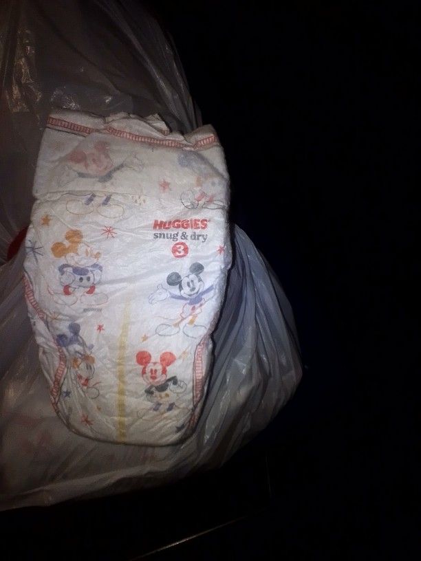 Diapers From Size One To Fours In Bag An In Box Can't Use Them Only Asking For 15 Dollars Or Best Offer